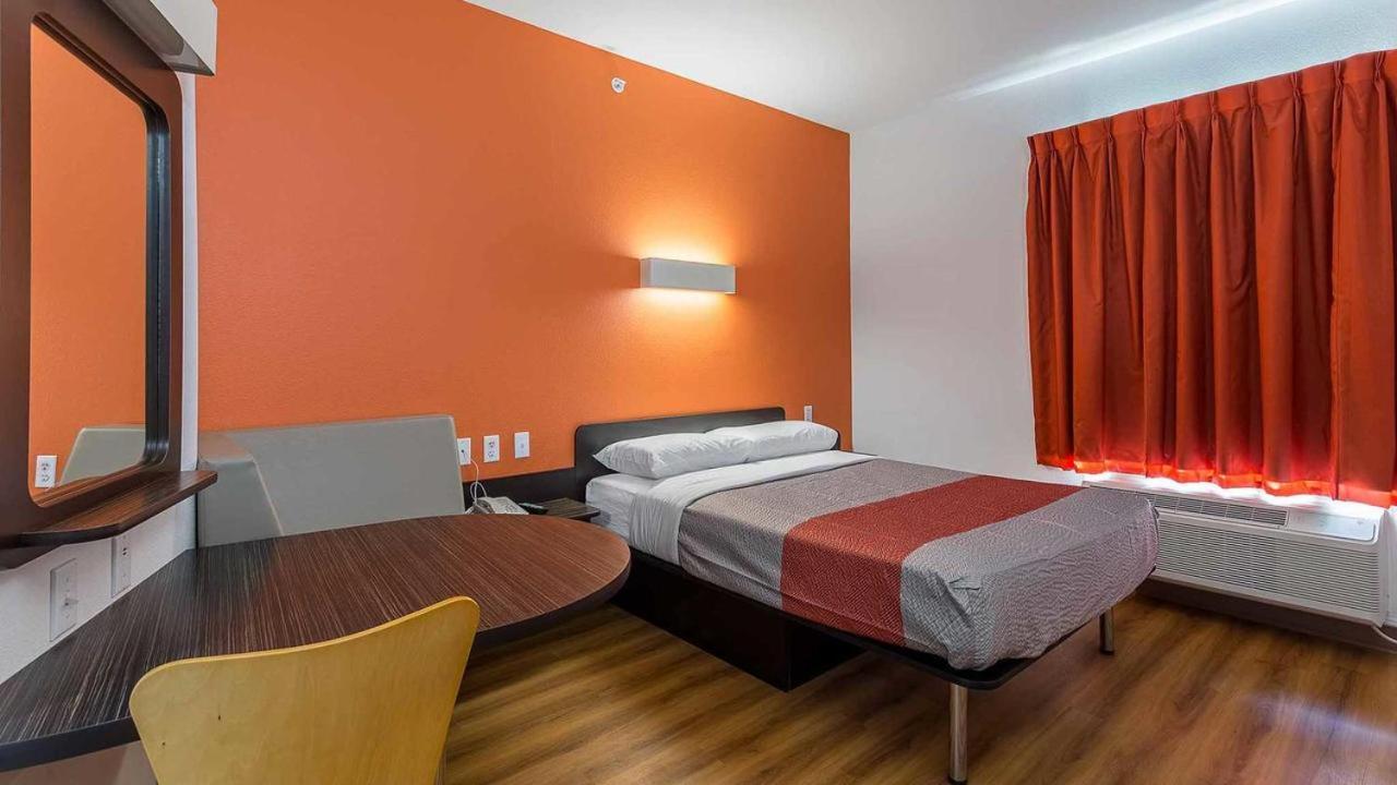 6 San Angelo, Tx Hotel 2*